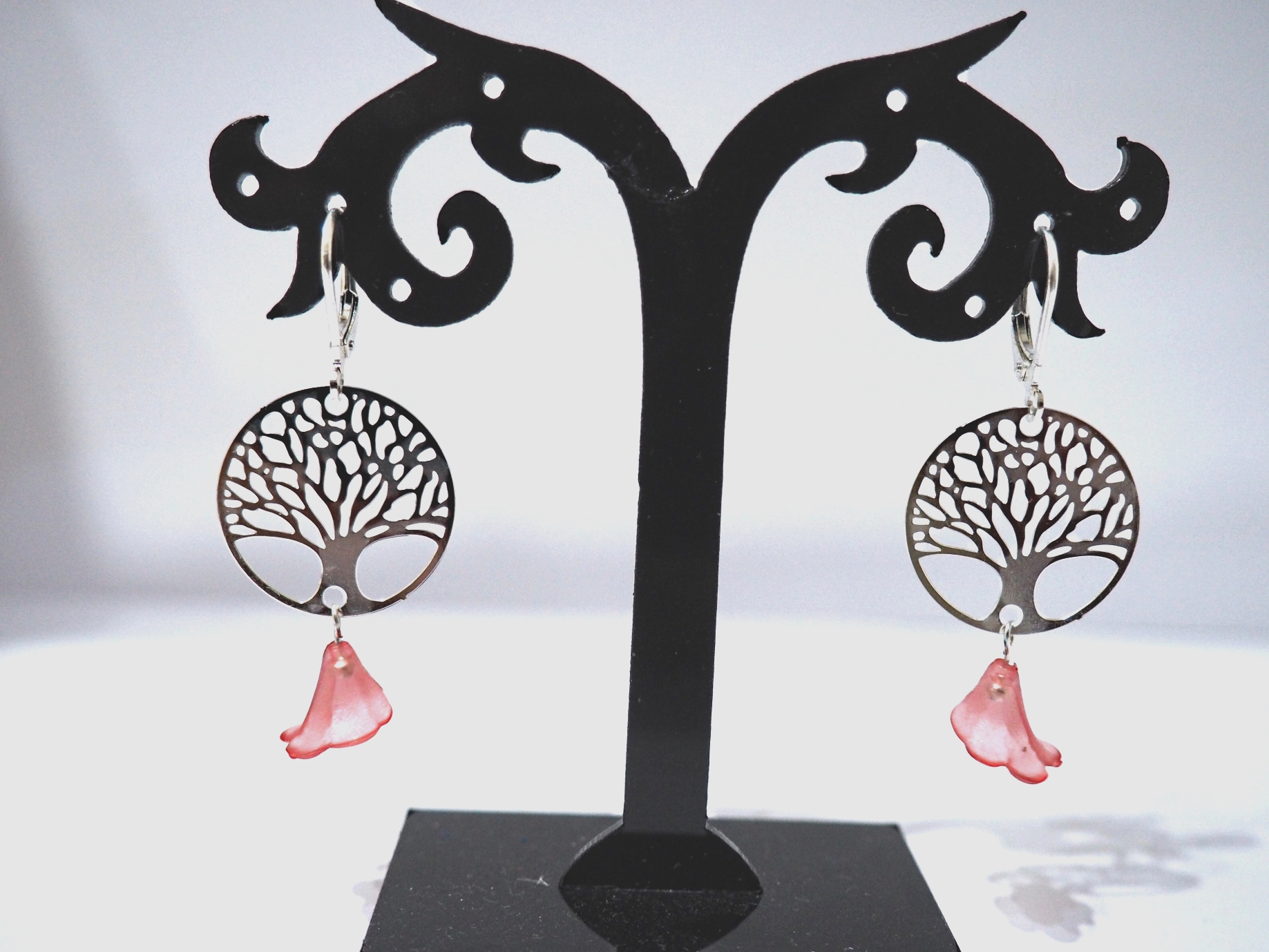 Boucles d'oreille Arbre de vie et Fleur Rouge – Image 2