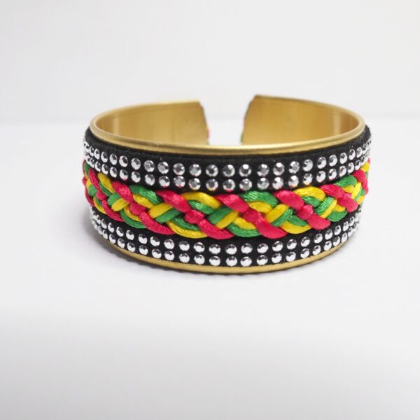 Bracelet manchette ethnique Rouge, Jaune, Vert avec lacets noirs