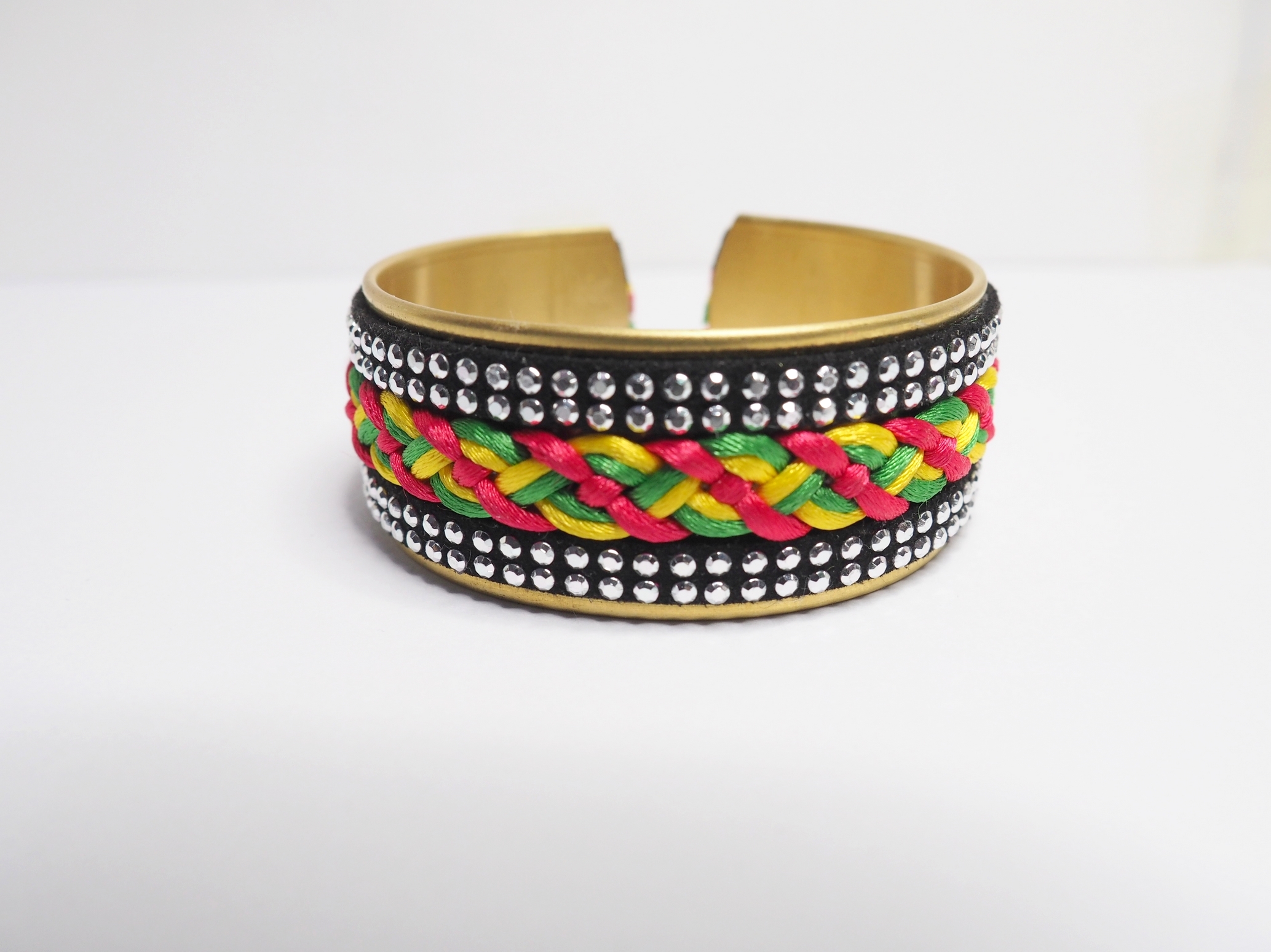 Bracelet manchette ethnique Rouge, Jaune, Vert avec lacets noirs