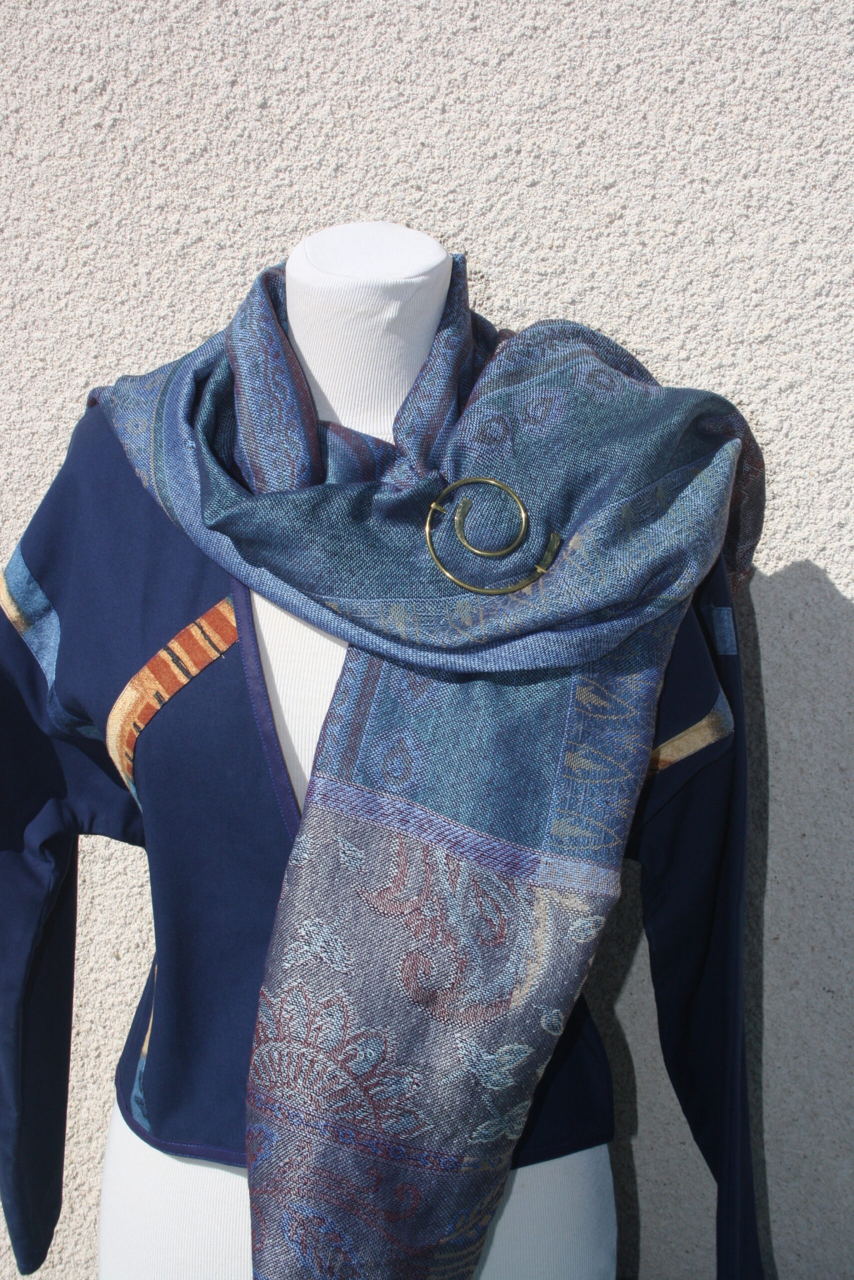 Broche pour châle, fibule spirale en laiton. – Image 3