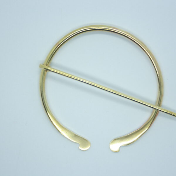 Broche pour châle, fibule d'inspiration viking en laiton.