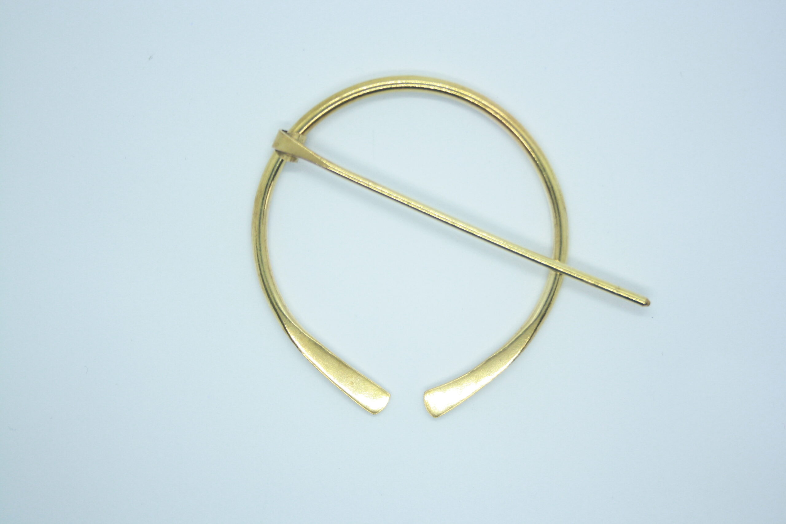 Broche pour châle, fibule d'inspiration viking en laiton.