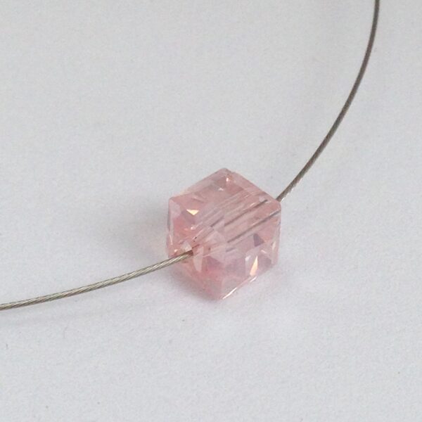 collier cube rose pâle