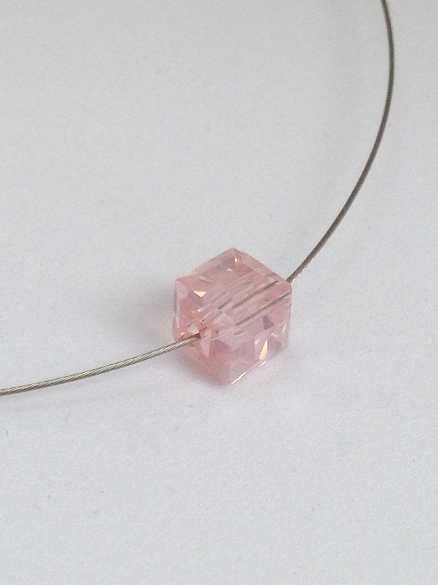 collier cube rose pâle