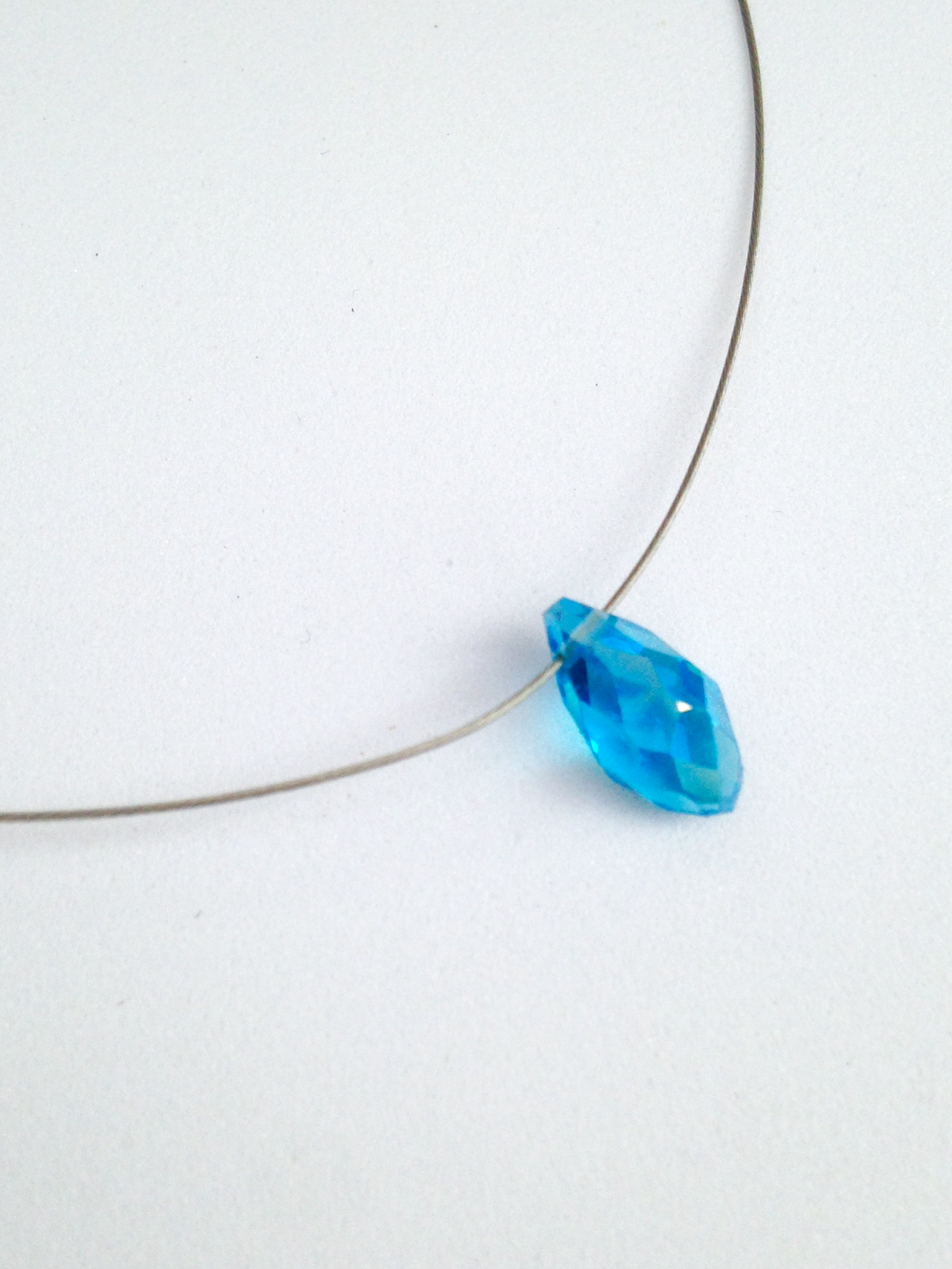 Collier Ras du cou larme bleu azur
