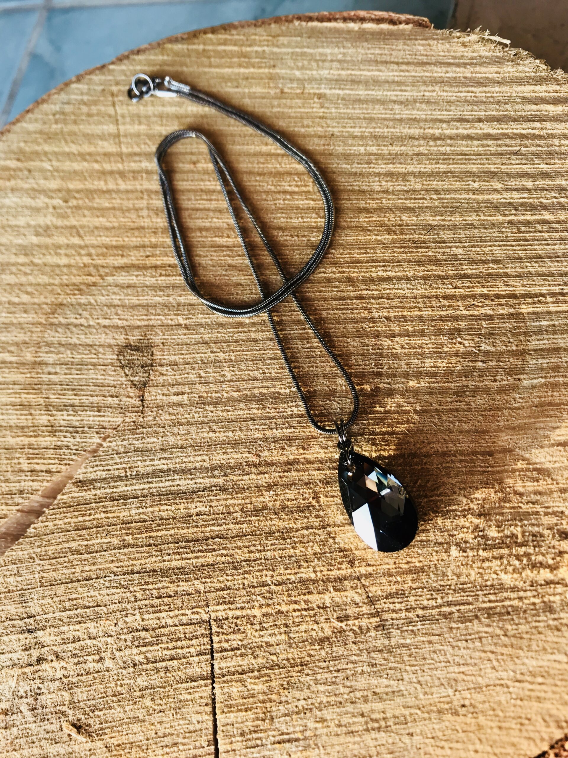 Collier larme gris foncée « Deeper » – Image 5