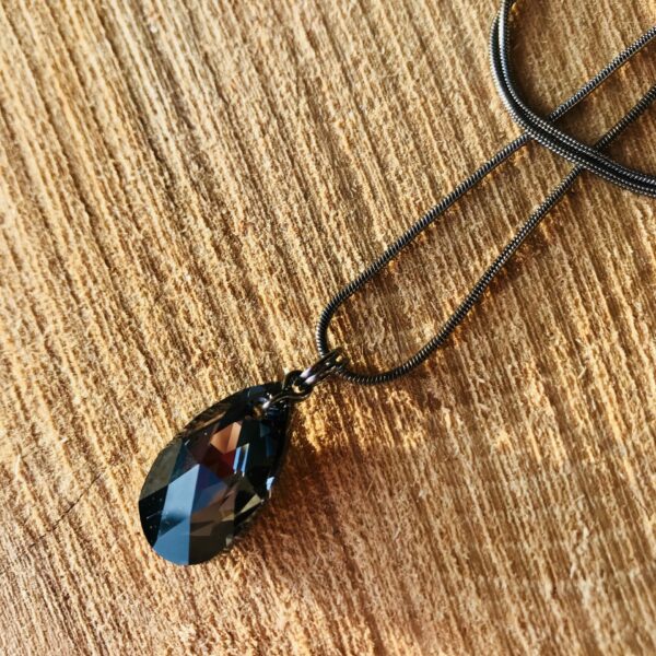 Collier larme gris foncée « Deeper »