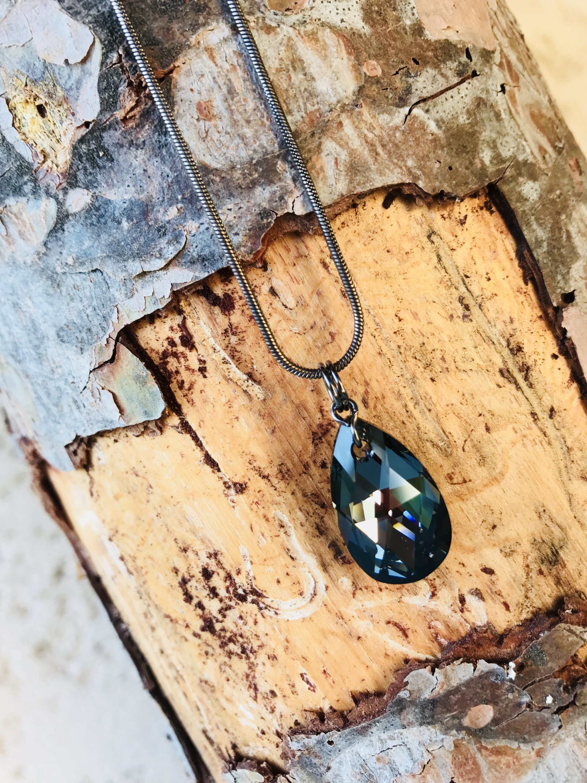 Collier larme gris foncée « Deeper » – Image 4