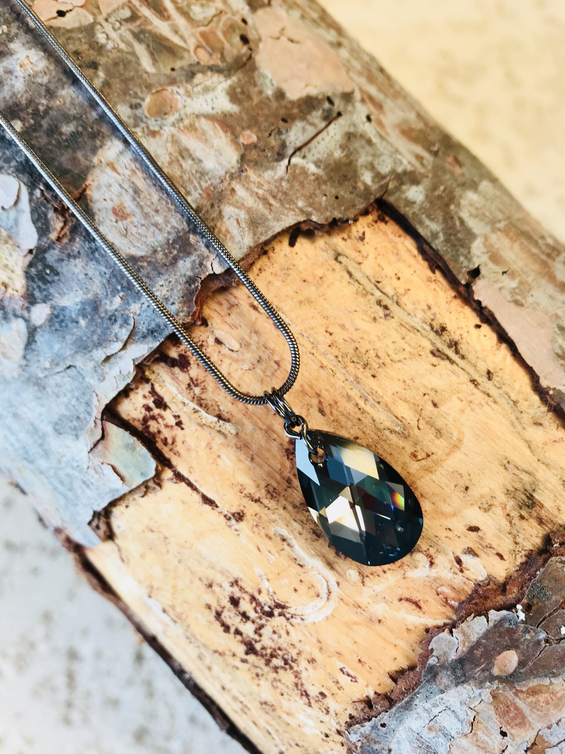 Collier larme gris foncée « Deeper » – Image 3