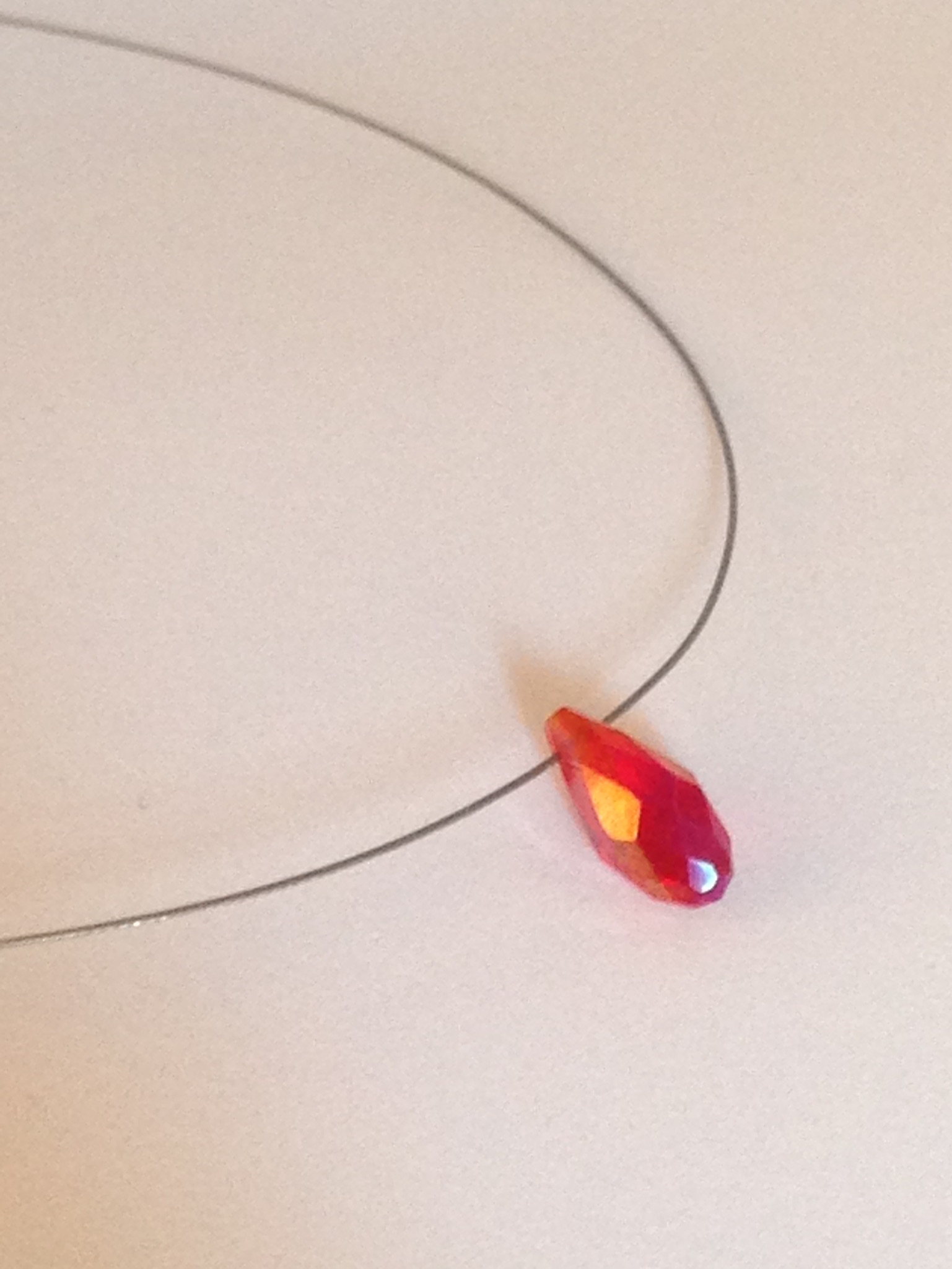 Collier ras du cou larme rouge – Image 3