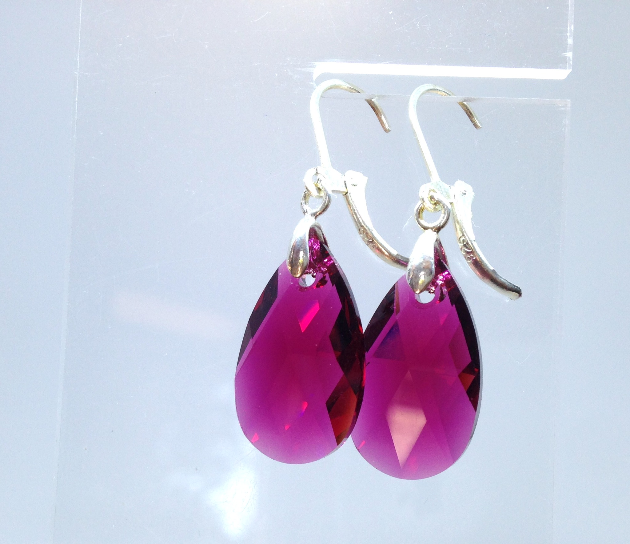 Boucles d'oreilles larmes fuchsia "Sylvia"