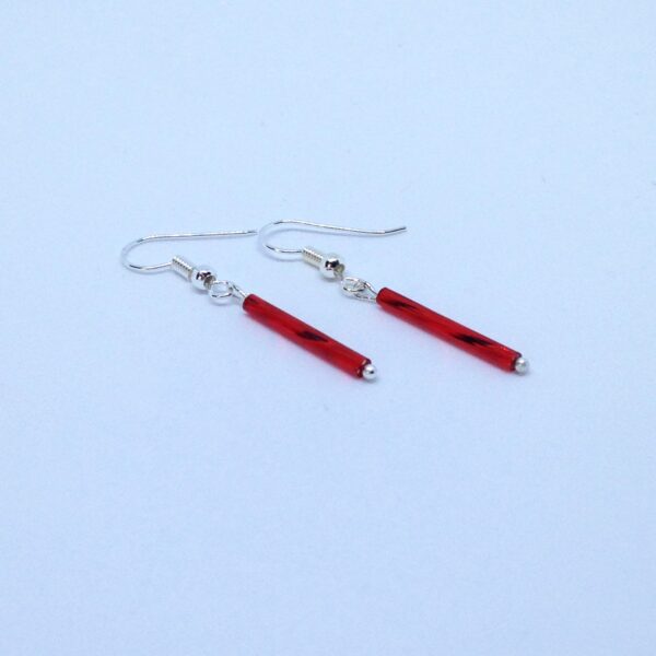 Boucles d'oreilles traits rouges