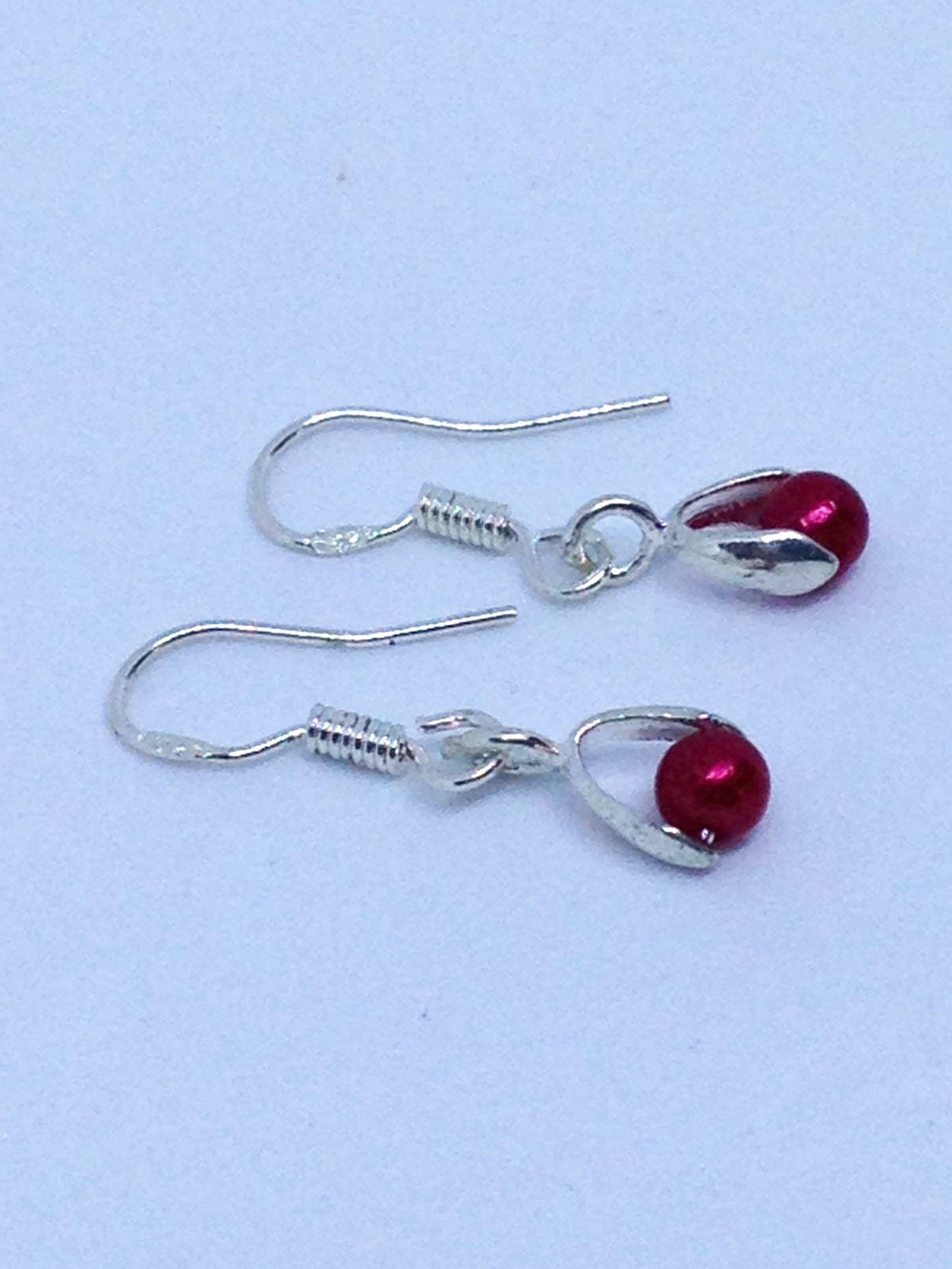 Boucles d'oreilles perle rouge – Image 2