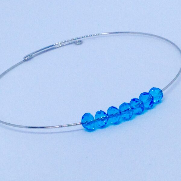 Bracelet mémoire de forme avec cristaux bleus clairs