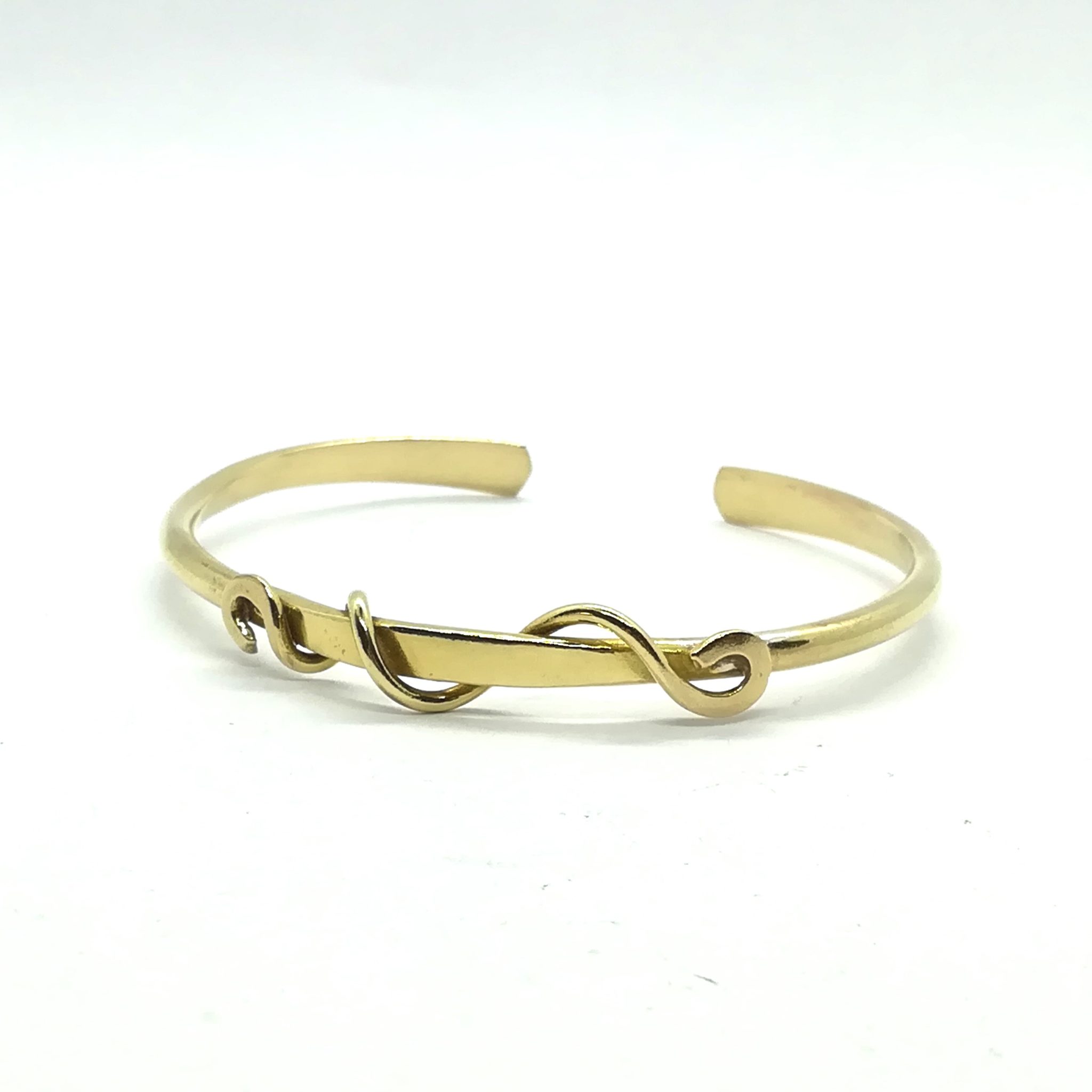 Bracelet. Jonc ouvert en laiton orné d'arabesques 15 cm. Finition lisse. La Forge d'Eos. – Image 2