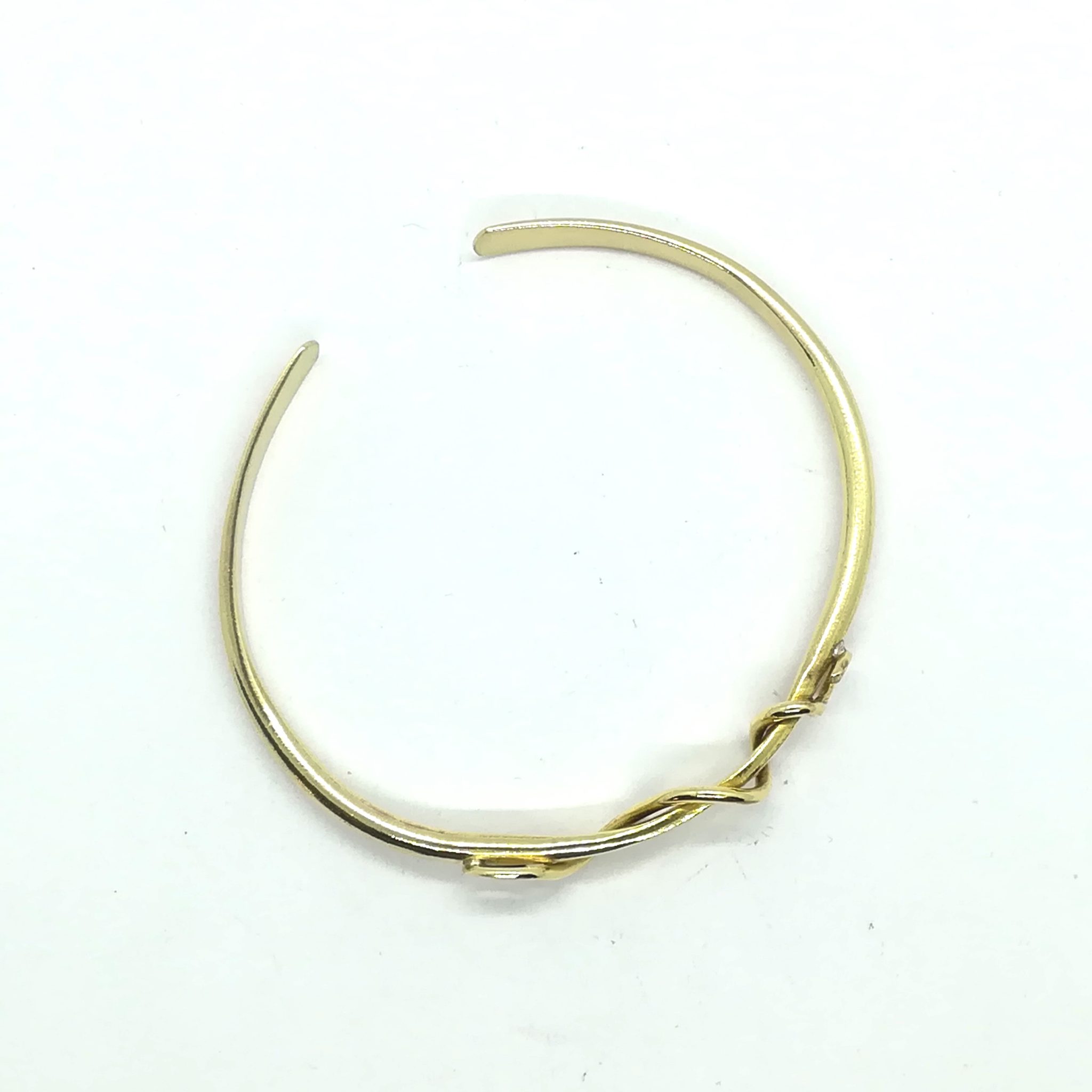 Bracelet. Jonc ouvert en laiton orné d'arabesques 15 cm. Finition lisse. La Forge d'Eos. – Image 5