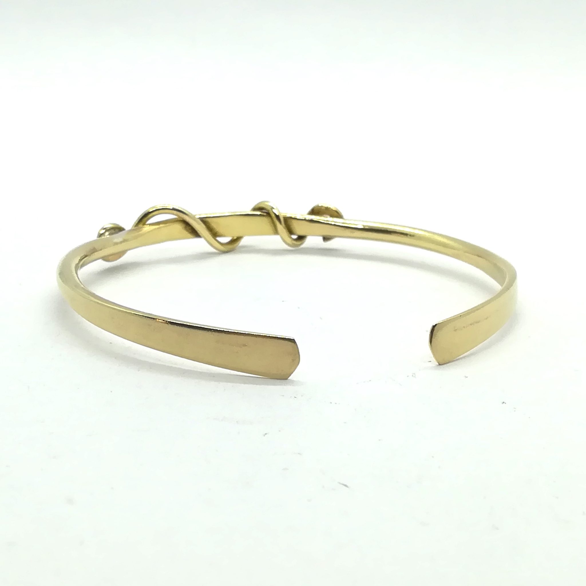 Bracelet. Jonc ouvert en laiton orné d'arabesques 15 cm. Finition lisse. La Forge d'Eos. – Image 4